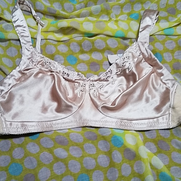 Playtex Other - 💥2/$10💥 Playtex bra Playtex Other - 💥2/$10💥 Playtex bra